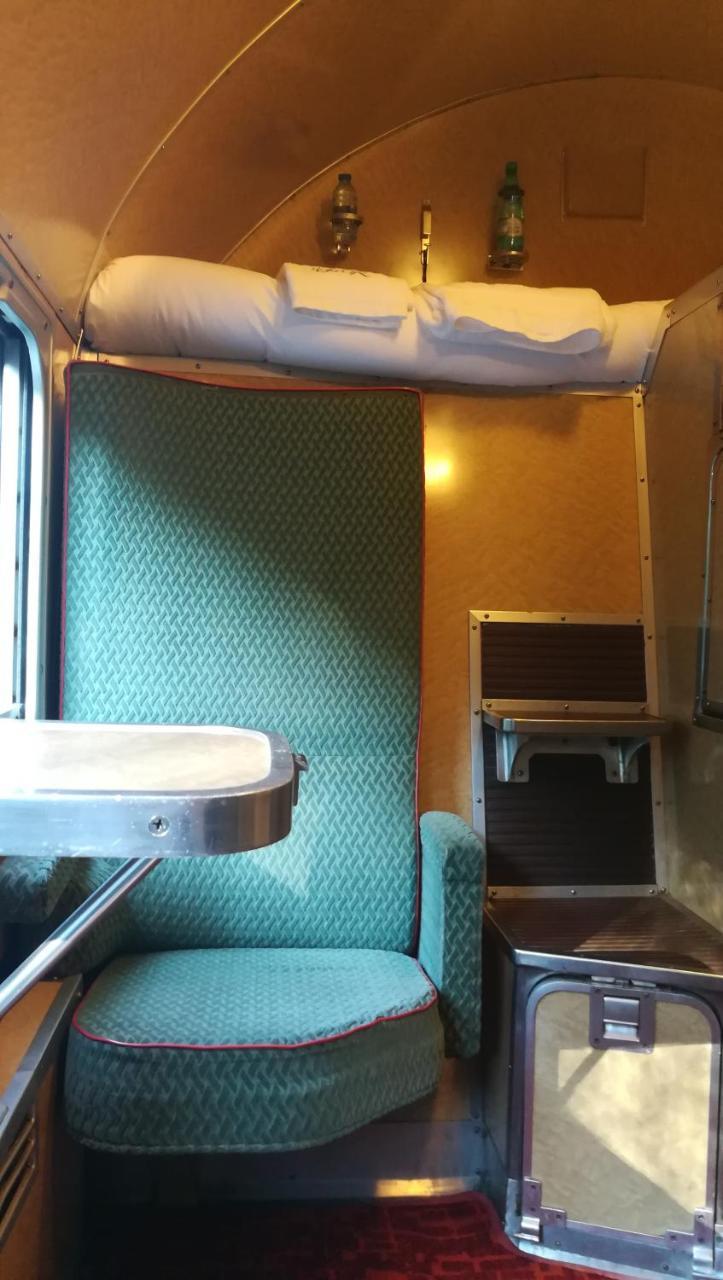 Le Train Des Reves Hotel Dracy-Saint-Loup Exterior foto